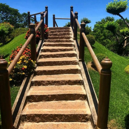 Pierre ou b&eacute;ton, quel mat&eacute;riau pour un escalier ext&eacute;rieur durable ?